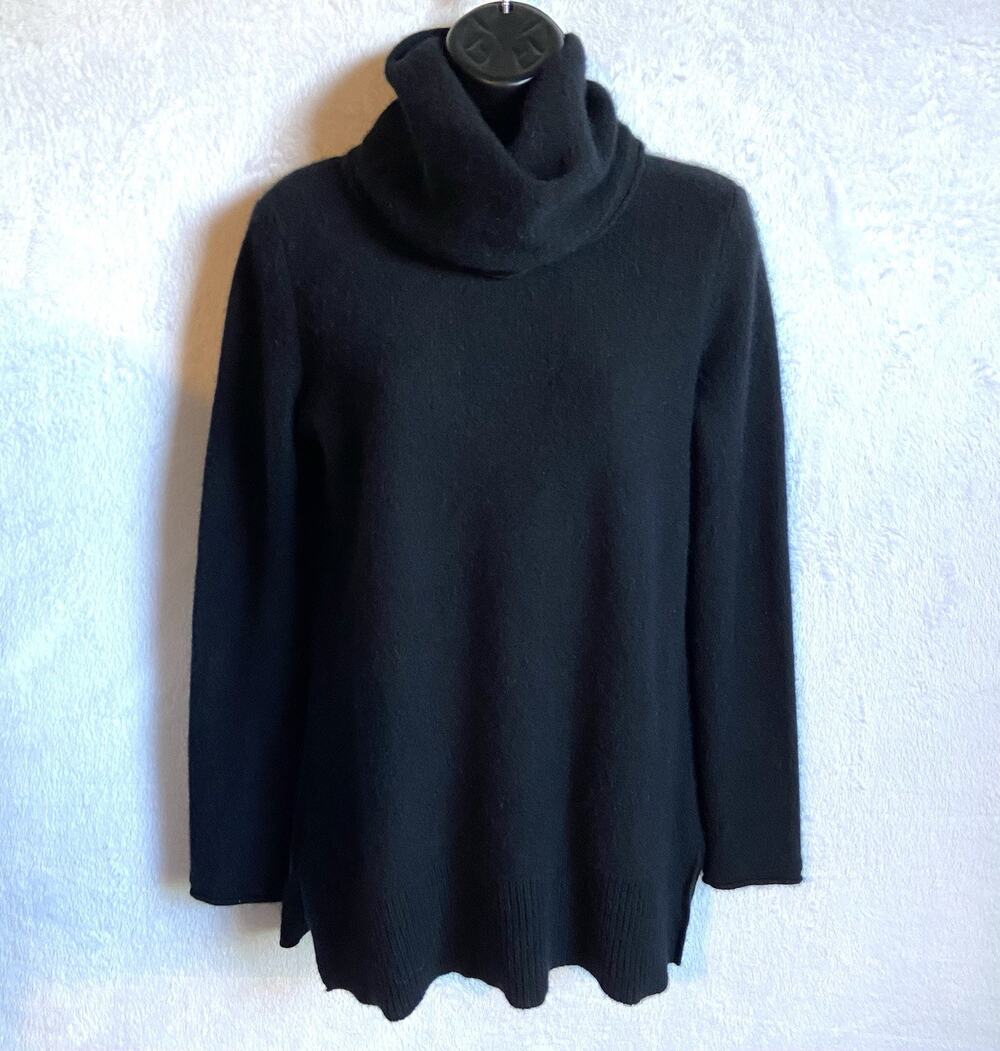 Saks Fifth Avenue Cashmere Sweater Women’s M Tunic Length Turtleneck Minimalist
